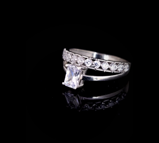 Zlatý zásnubný prsteň Effecto