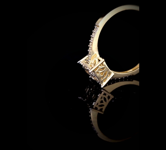 Zlatý zásnubný prsteň Zaniah