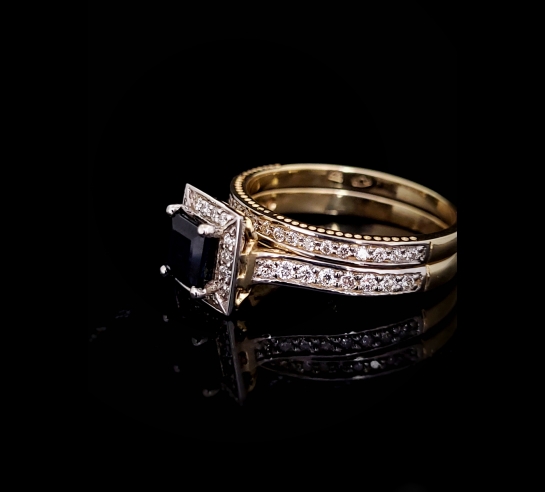 Zlatý prsteň briliantový so Zafírom