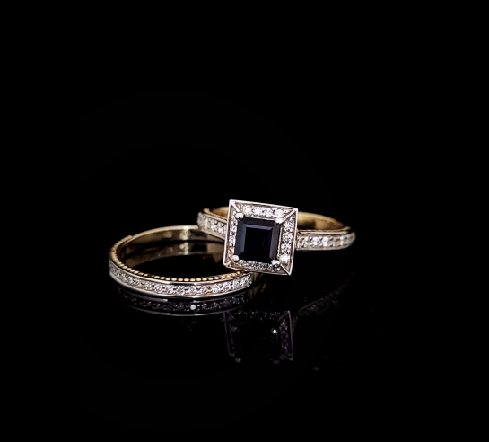 Zlatý prsteň briliantový so Zafírom