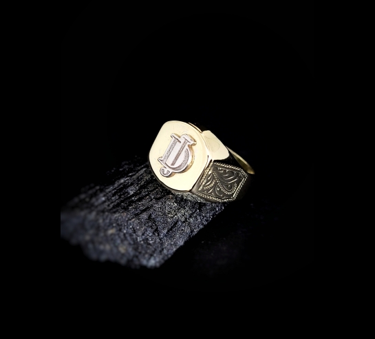 Zlatý prsteň s monogramom