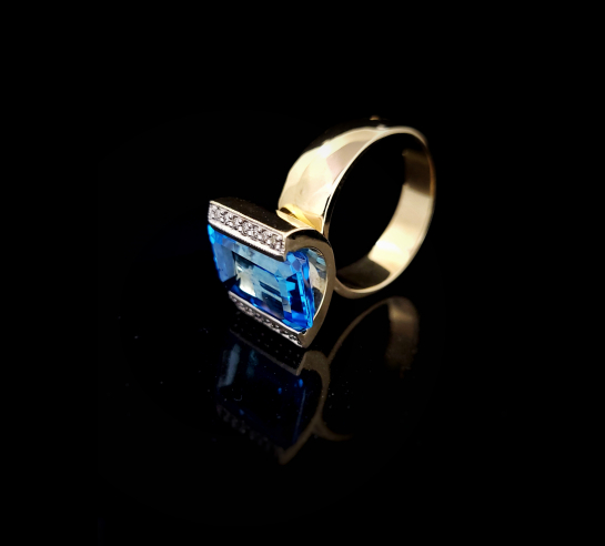 Zlatý prsteň brilantový s Topasom Modiva