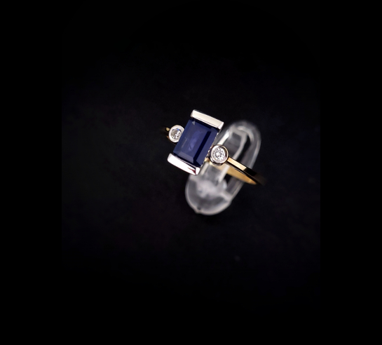 Zlatý prsteň briliantový so Zafírom...