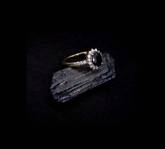 Zlatý prsteň briliantový so Zafírom...