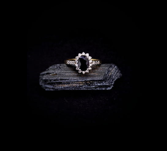 Zlatý prsteň briliantový so Zafírom...