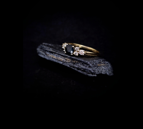 Zlatý prsteň briliantový so Zafírom...