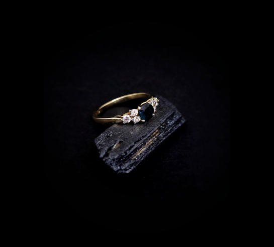 Zlatý prsteň briliantový so Zafírom...