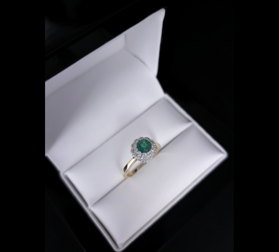 Zlatý briliantový prsteň so Smaragdom...
