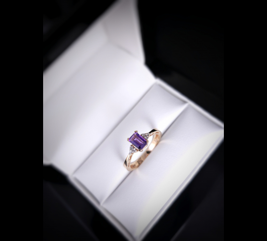 Zlatý briliantový prsteň s Ametystom...