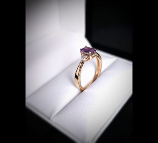 Zlatý briliantový prsteň s Ametystom...