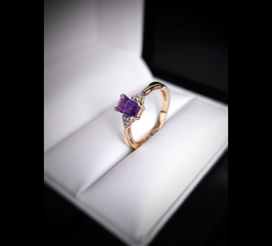 Zlatý briliantový prsteň s Ametystom...