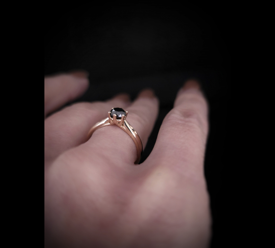 Zlatý prsteň s čiernym briliantom Vimi
