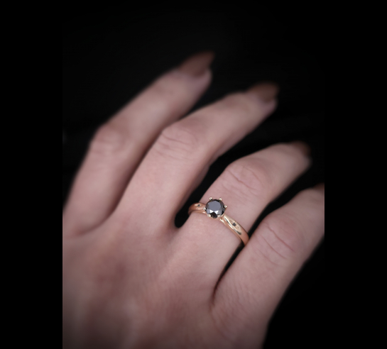 Zlatý prsteň s čiernym briliantom Vimi