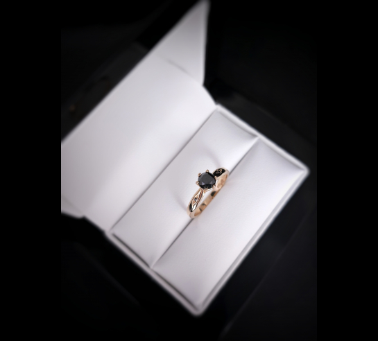 Zlatý prsteň s čiernym briliantom Vimi