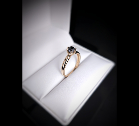 Zlatý prsteň s čiernym briliantom Vimi