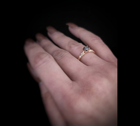 Zlatý prsteň s čiernym briliantom Vimi