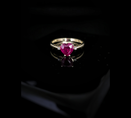 Zlatý briliantový prsteň s rubínom Heart