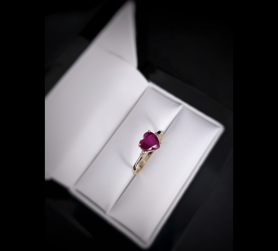 Zlatý briliantový prsteň s rubínom Heart