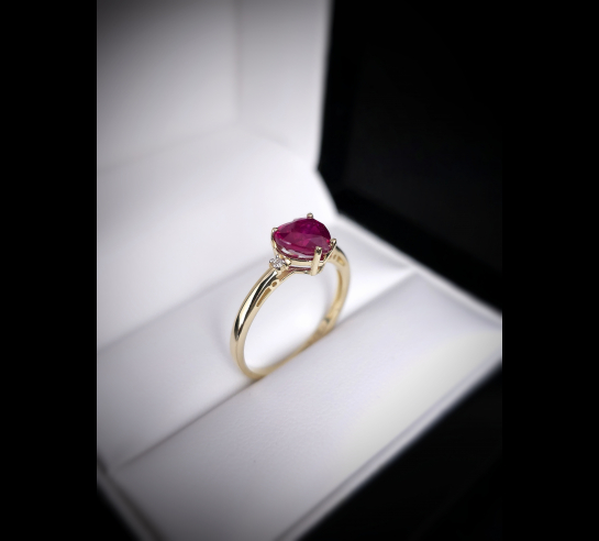 Zlatý briliantový prsteň s rubínom Heart