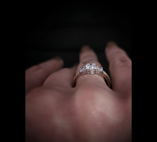 Zlatý briliantový prsteň Ivi