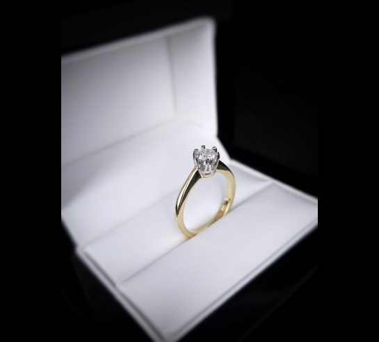 Zlatý L. briliantový prsteň Filiia