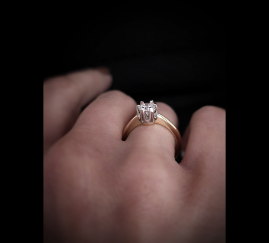 Zlatý L. briliantový prsteň Filiia