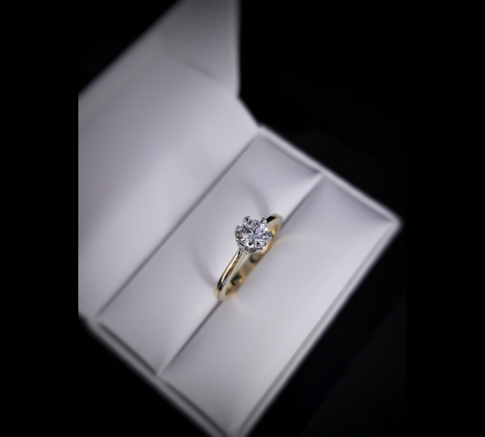 Zlatý L. briliantový prsteň Filiia