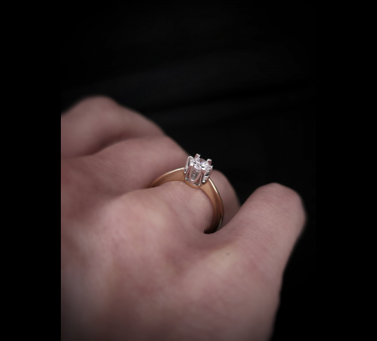 Zlatý L. briliantový prsteň Filiia