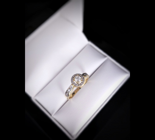 Zlatý briliantový prsteň Tinia