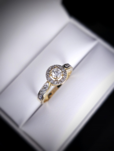 Zlatý briliantový prsteň Tinia