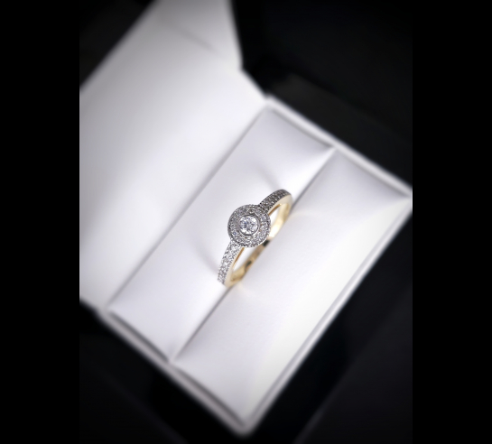 Zlatý briliantový prsteň Tinoi