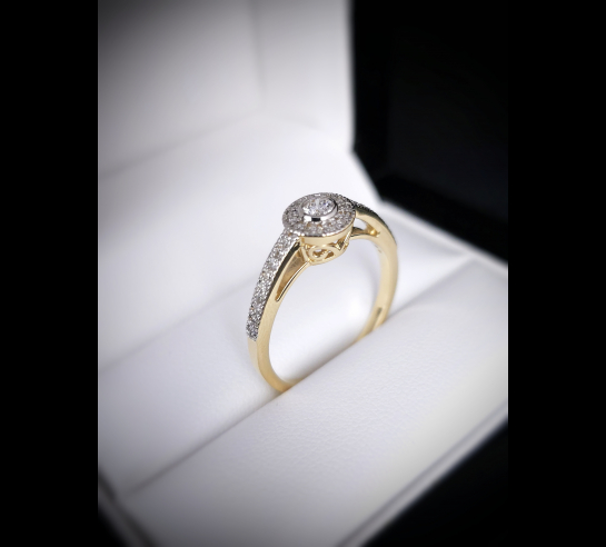 Zlatý briliantový prsteň Tinoi