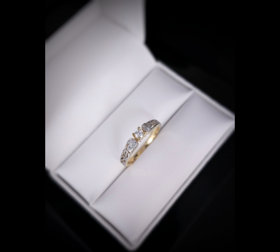 Zlatý briliantový prsteň Operia