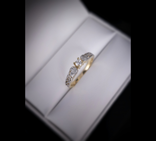 Zlatý briliantový prsteň Operia