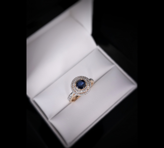 Zlatý briliantový prsteň so Zafírom...