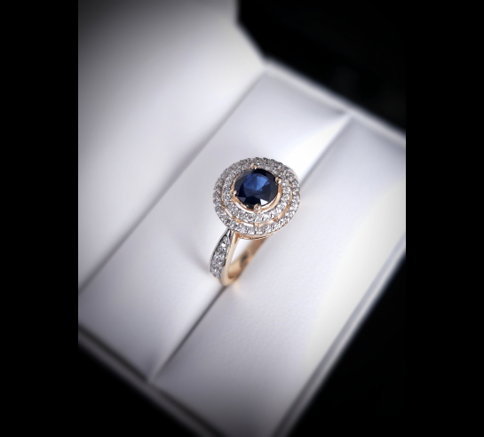 Zlatý briliantový prsteň so Zafírom...