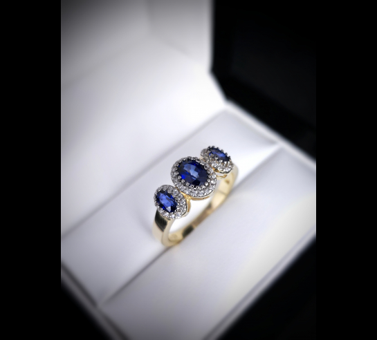 Zlatý briliantový prsteň so Zafírom...