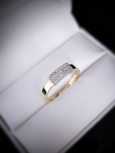 Zlatý briliantový prsteň Pula