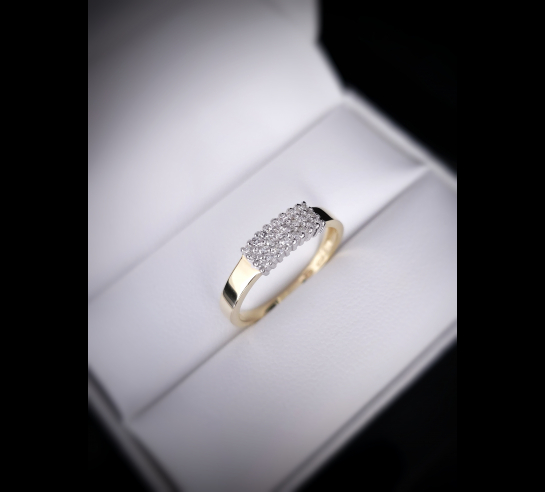 Zlatý briliantový prsteň Pula