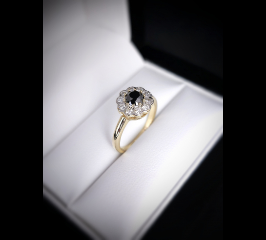 Zlatý briliantový prsteň s čiernym...