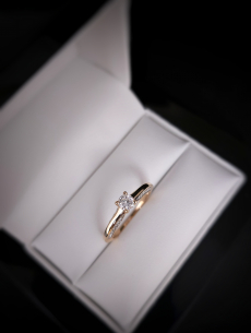 Zlatý L. briliantový prsteň... 2