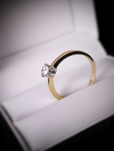 Zlatý briliantový prsteň... 2