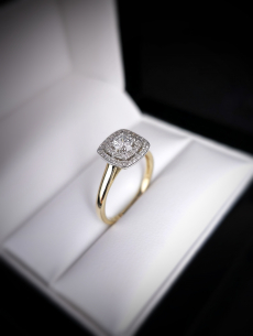 Zlatý L. briliantový prsteň...