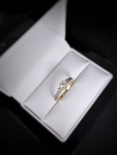 Zlatý briliantový prsteň Oniv 2