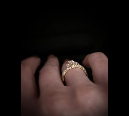 Zlatý briliantový prsteň Oniv