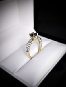 Zlatý briliantový prsteň so...