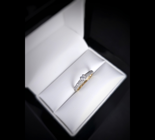 Zlatý briliantový prsteň Laurota