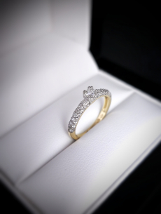 Zlatý briliantový prsteň... 2