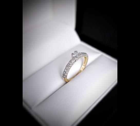 Zlatý briliantový prsteň Laurota