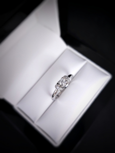 Zlatý briliantový prsteň... 2